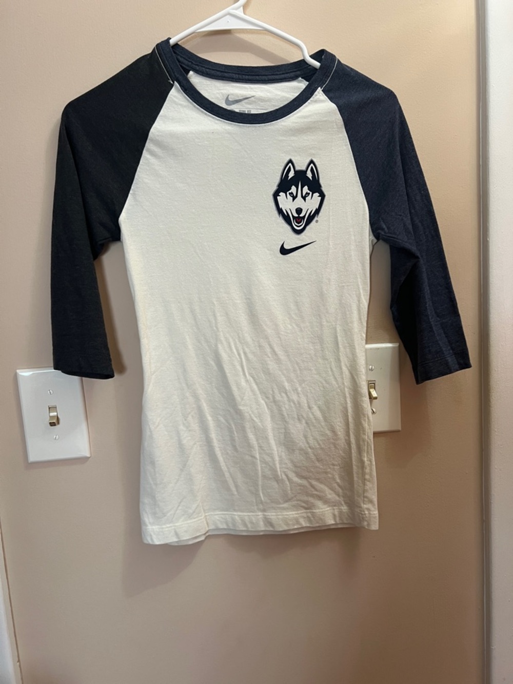 Nike Slim Uconn Husky Quarter Sleeve XS